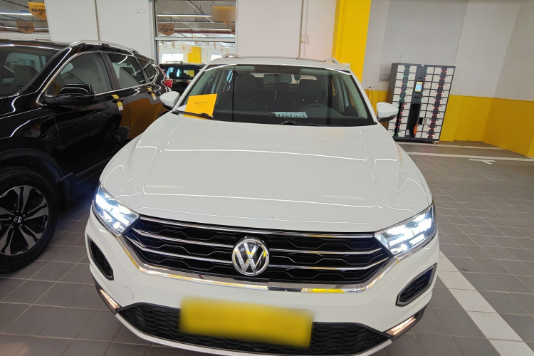 Volkswagen T-Roc 2020 car image #3