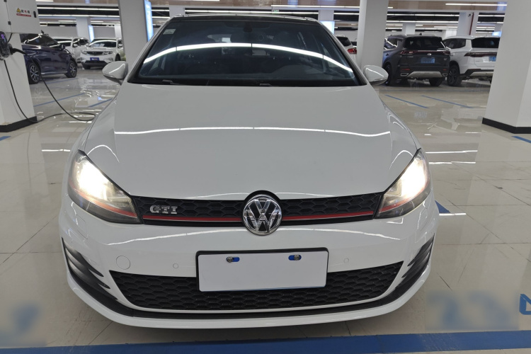 Volkswagen GolfGTI 2016 car image #3