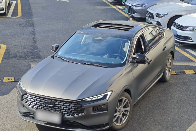 Ford Mondeo 2023 car image #3