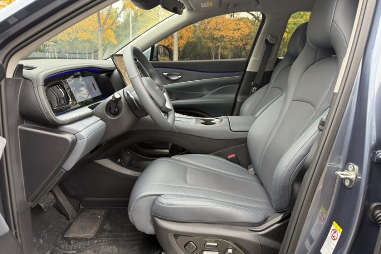 BYD Sea Lion 07 DM-i 2025 car image #3