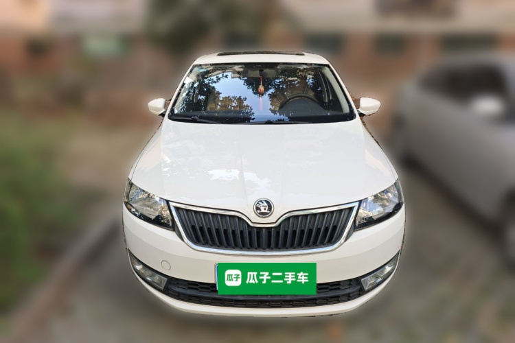 Skoda Rapid 2016 car image #3