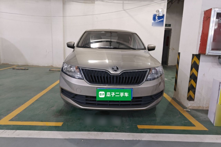 Skoda Rapid 2017 car image #3