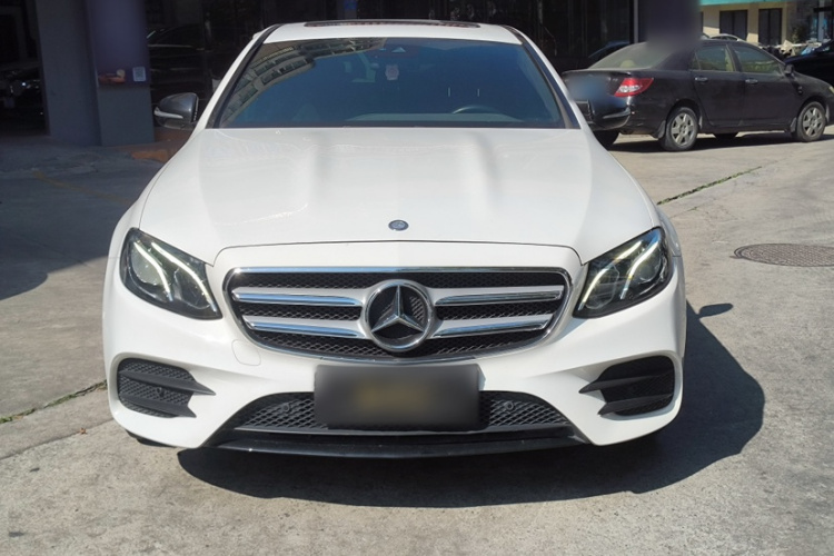 Mercedes-Benz E Class 2017 immagine di auto #3