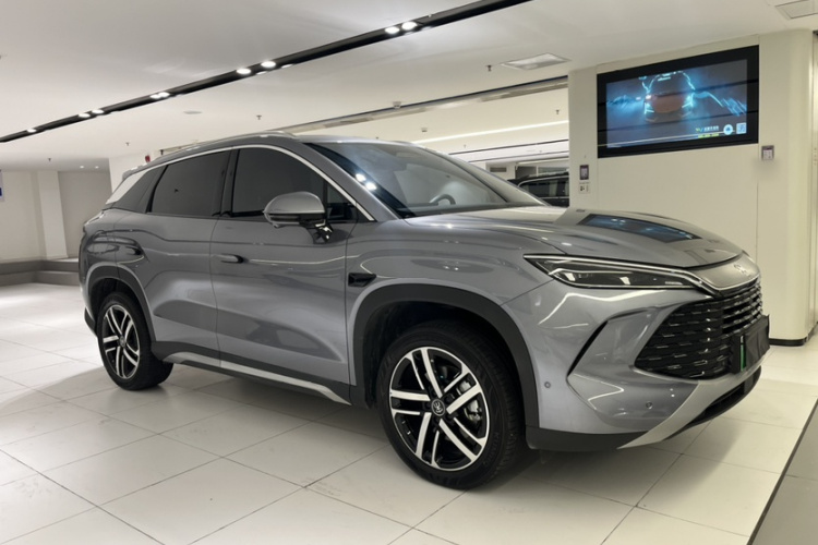 BYD SongL DM-i 2025 #3 BYD SongL DM-i 2025 car image #3