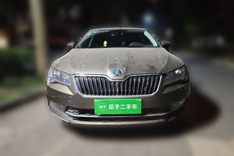 Skoda Superb 2019 car image #3
