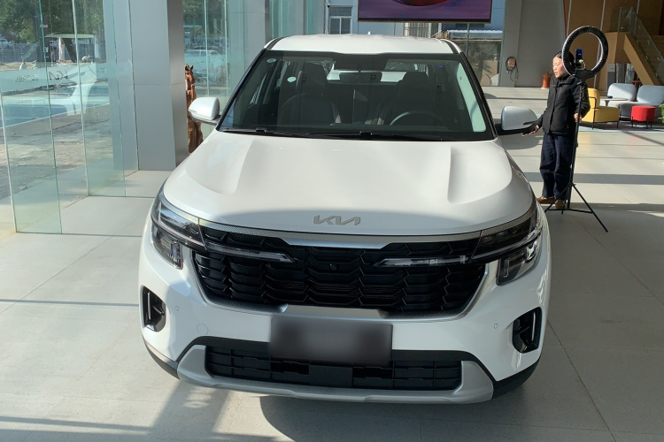 起亚 赛图斯 汽车图片 #3