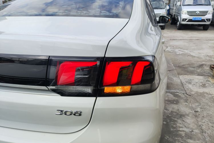 Peugeot 308 2019 car image #3