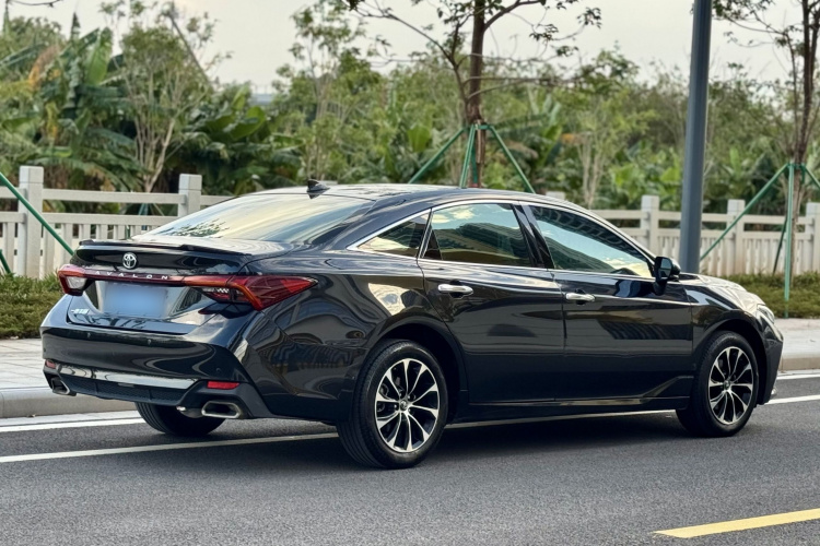 Toyota Avalon 2023 car image #3