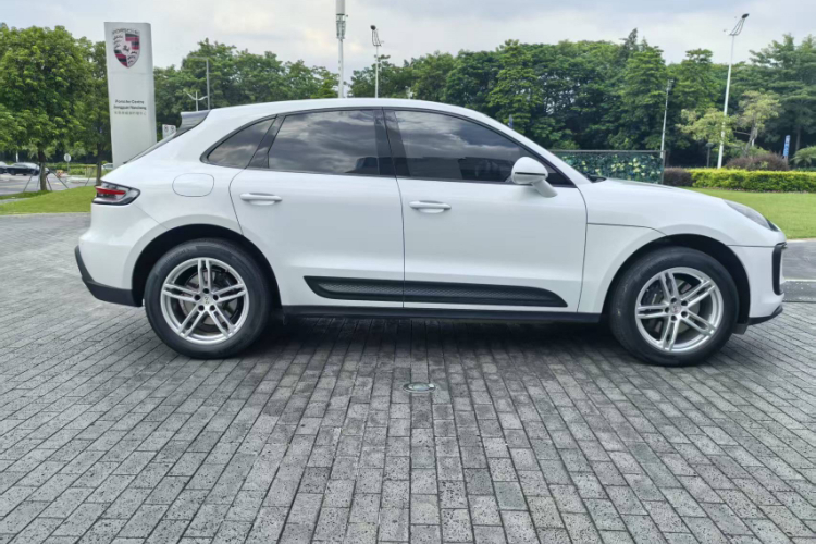 2022 car image #3