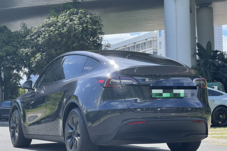 Tesla Model Y 2024 #3 Tesla Model Y 2024 immagine di auto #3