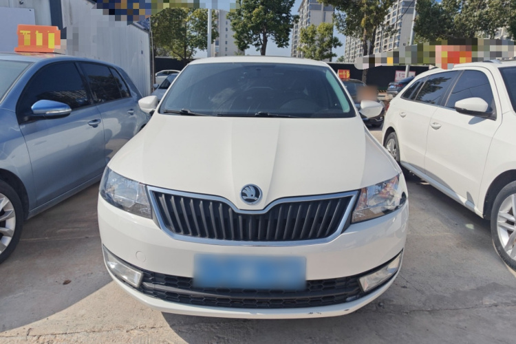 Skoda Rapid 2017 car image #3