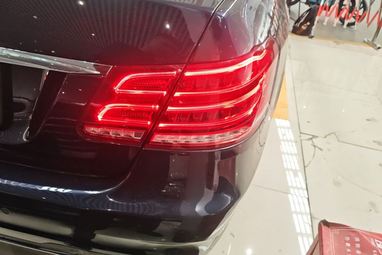 Mercedes-Benz E Class 2015 car image #3