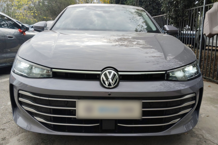 Volkswagen Passat 2024 car image #3