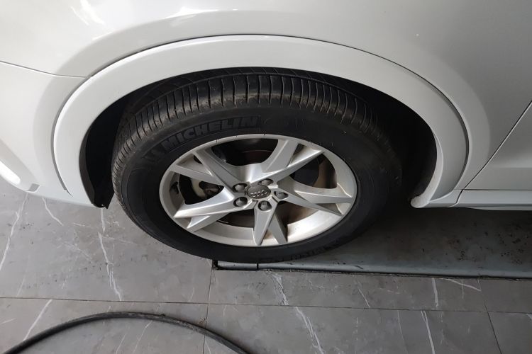 Audi Q3 2017 car image #3