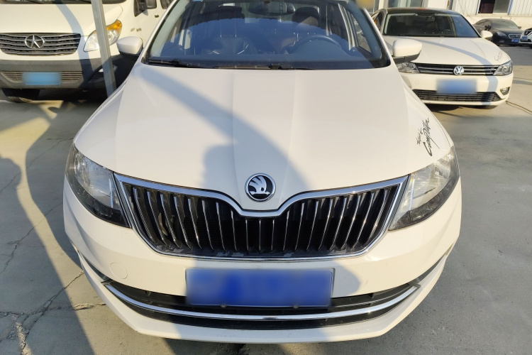 Skoda Rapid 2018 car image #3
