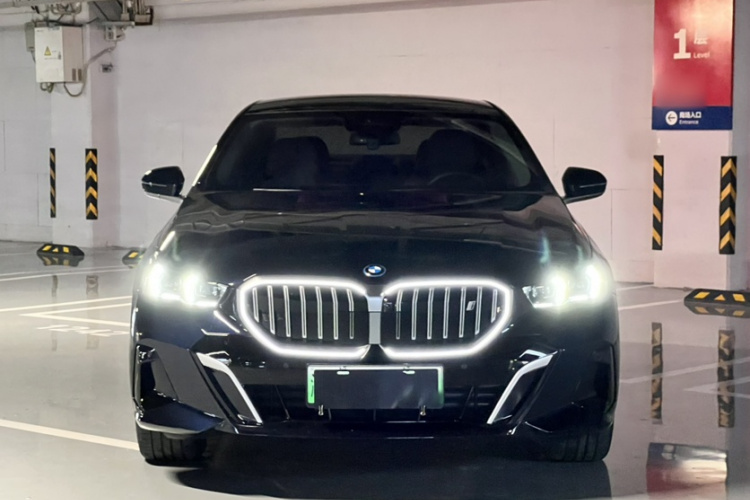 BMW i5 2025 car image #3