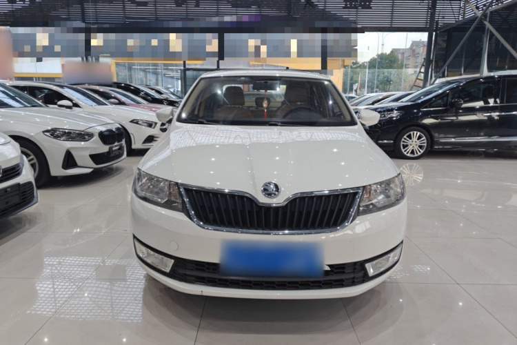 Skoda Rapid 2016 car image #3