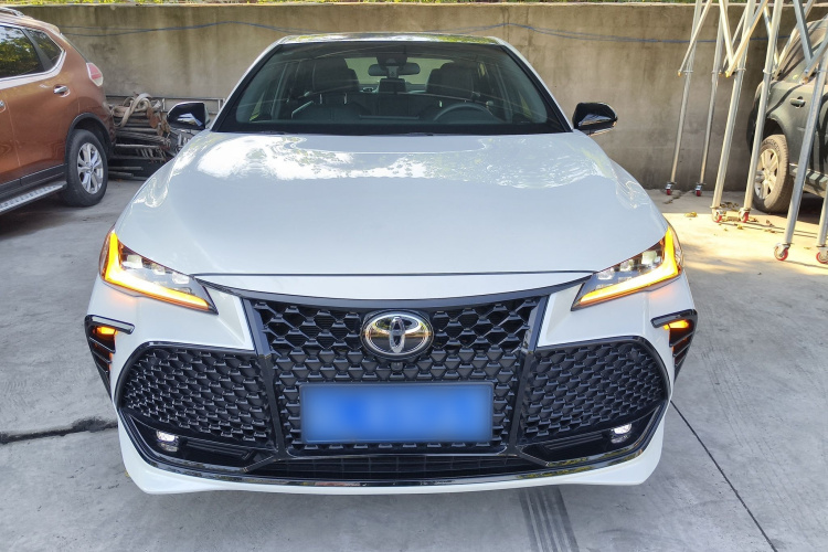 Toyota Avalon 2023 car image #3