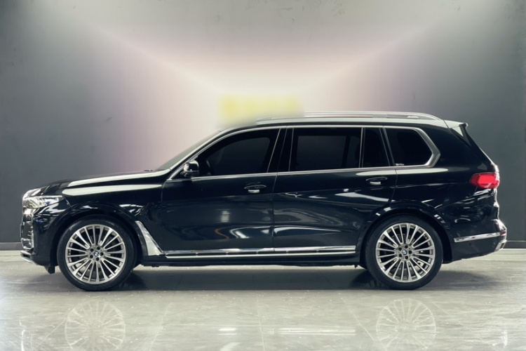 BMW X7 2020 car image #3