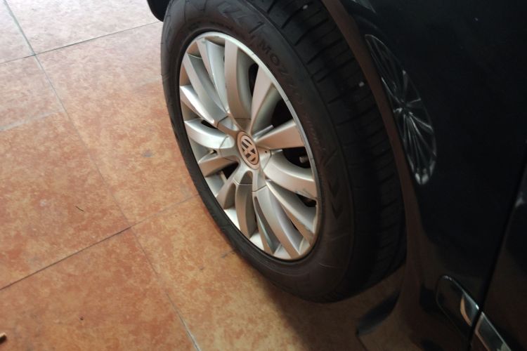 Volkswagen Pheaton 2013 immagine di auto #3