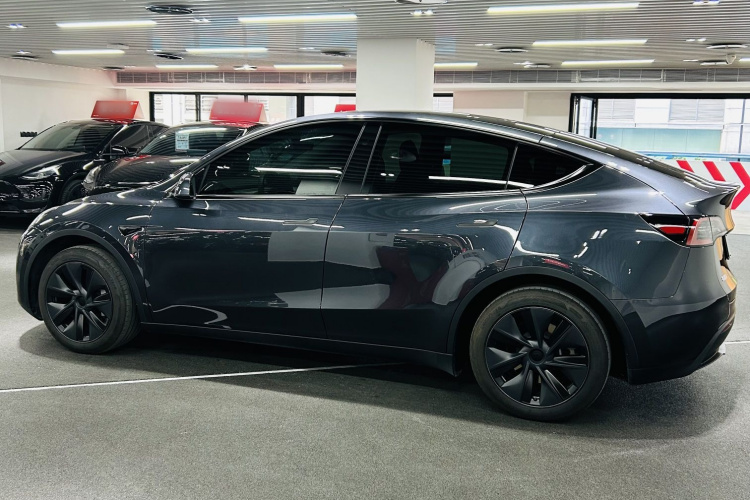 Tesla Model Y 2024 car image #3