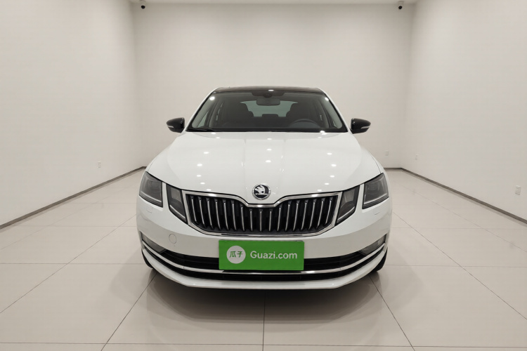 Skoda Octavia 2019 car image #3