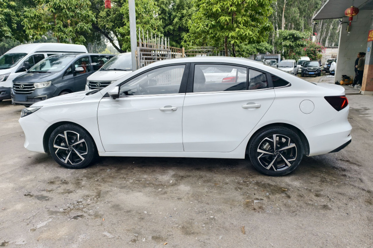 Roewe i5 2023 car image #3