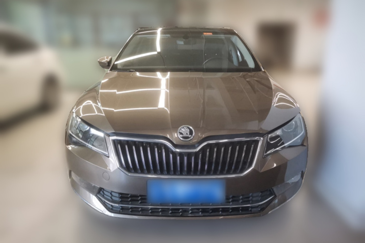 Skoda Superb 2015 car image #3