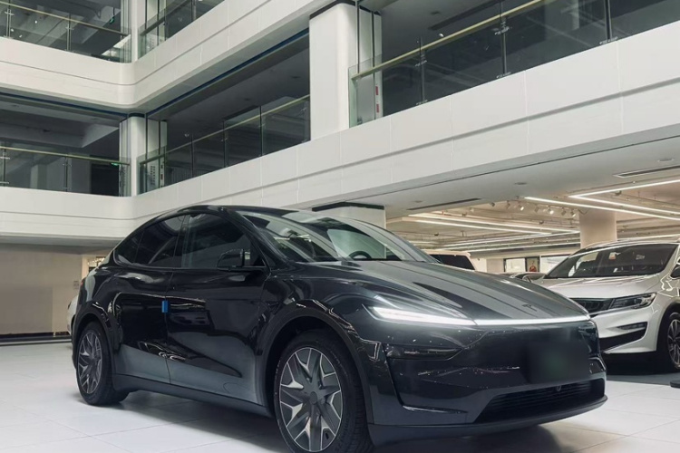 特斯拉 Model Y L 2025 汽车图片 #3