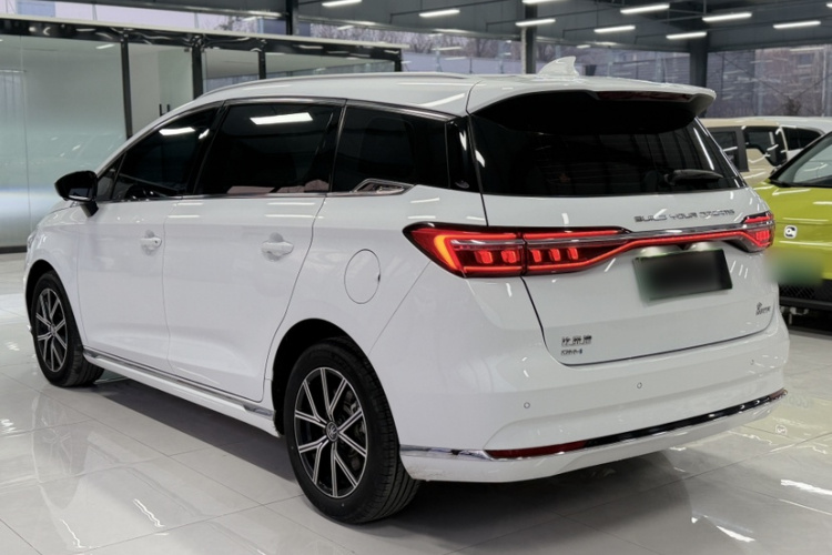 BYD Song MAX New Energy 2023 immagine di auto #3
