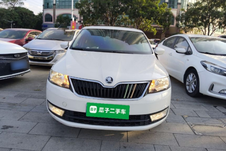 Skoda Rapid Spaceback 2017 car image #3