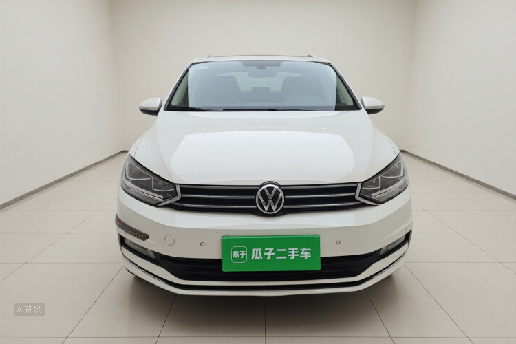 Volkswagen Touran 2021 car image #3