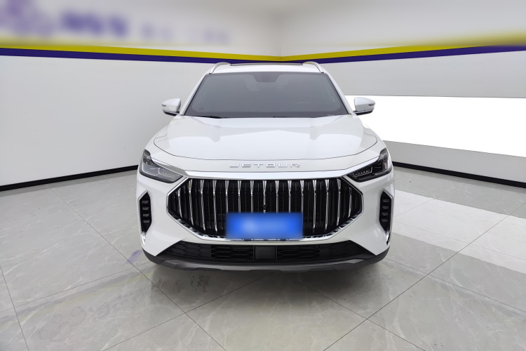 X70 PLUS 2024 car image #3