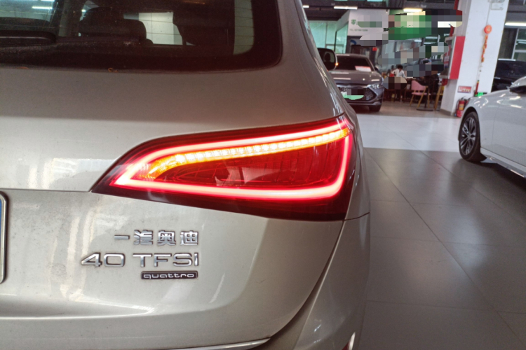 Audi Q5 2018 صورة سيارة #3