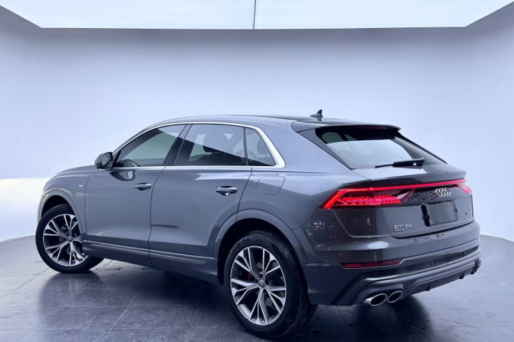 Audi Q8 2019 car image #3