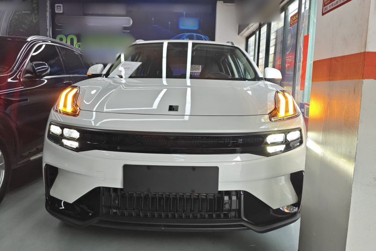 Lynk & Co 06 EM-P 2025 car image #3