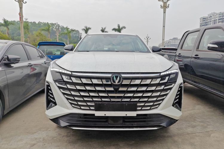 Changan UNI-Z PHEV 2025 #3 Changan UNI-Z PHEV 2025 car image #3