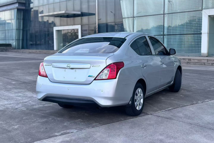 Nissan Sunny 2018 immagine di auto #3