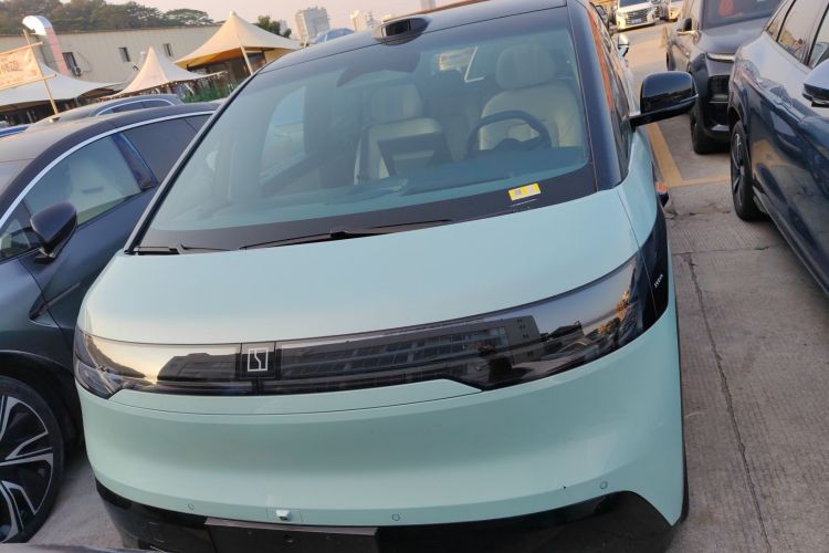 极氪 极氪MIX 2024 汽车图片 #3