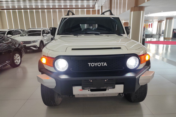 Toyota FJ Cruiser 2018 car image #3