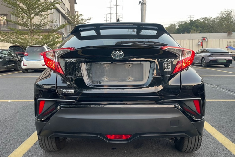 Toyota C-HR 2018 car image #3