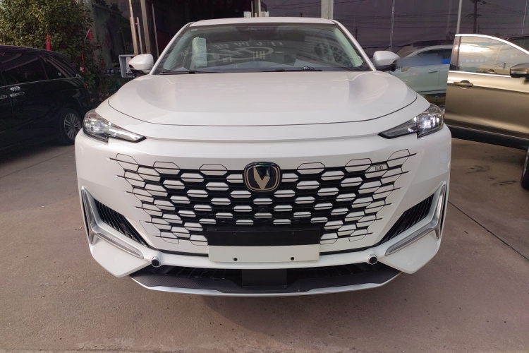 Changan UNI-K iDD 2025 #3 Changan UNI-K iDD 2025 car image #3