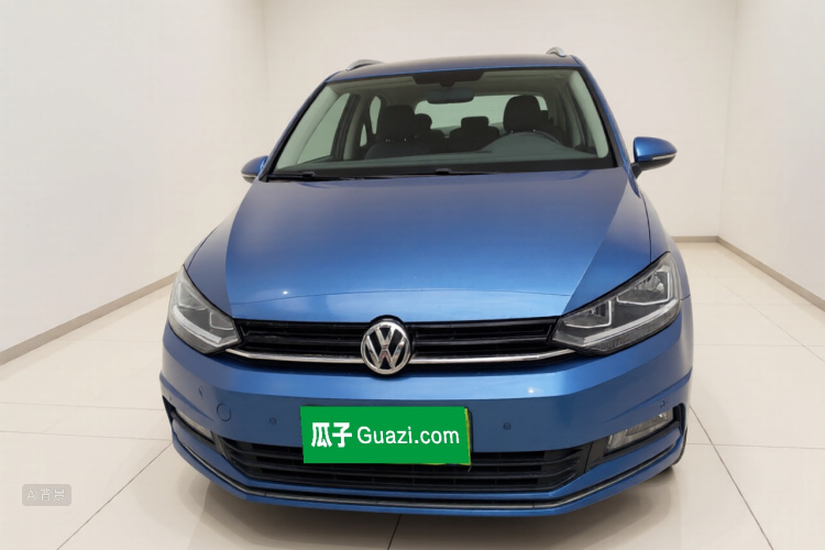 Volkswagen Touran 2018 car image #3
