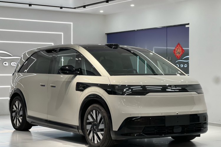 极氪 极氪MIX 2024 汽车图片 #3