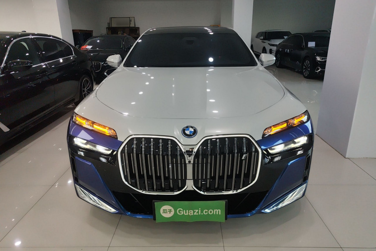 BMW i7 2025 car image #3