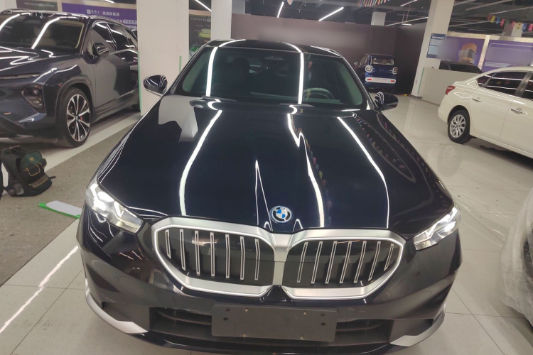 BMW i5 2024 car image #3