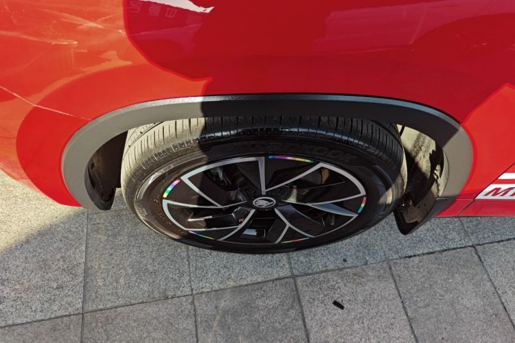 Skoda Kamiq 2021 car image #3