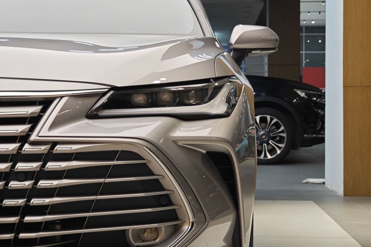 Toyota Avalon 2024 car image #3