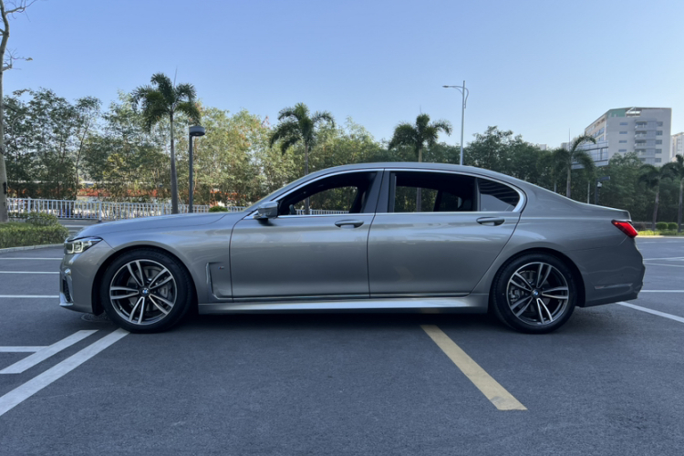 BMW 7 Series 2020 immagine di auto #3