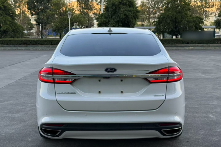 Ford Mondeo 2017 car image #3